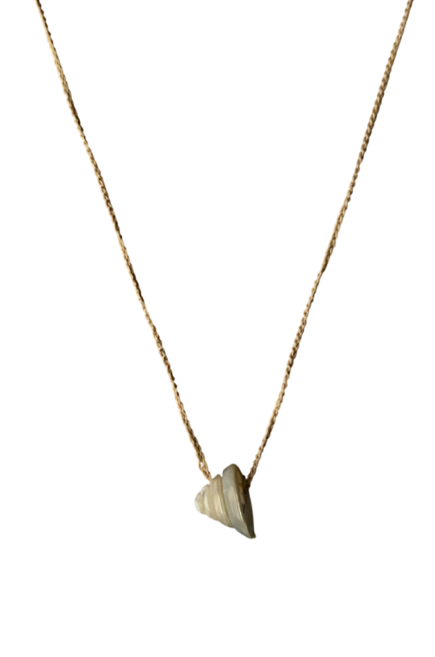 Collana con conchiglia in madreperla